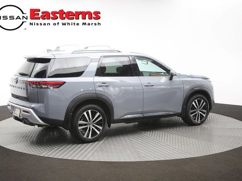 Used 2024 Nissan Pathfinder Platinum w/ Black Appearance Package AWD/4WD image 46