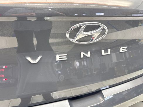 Used 2025 Hyundai Venue SEL FWD image 21