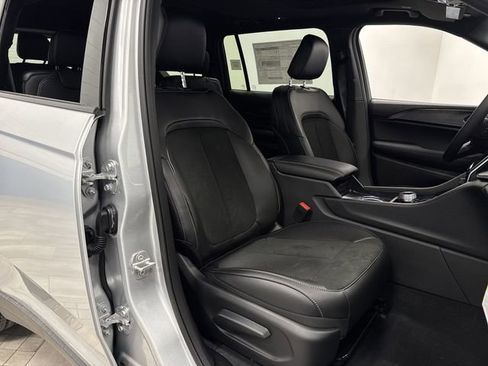 New 2025 Jeep Grand Cherokee L Altitude image 29