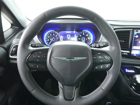 Used 2024 Chrysler Pacifica Touring-L w/ S Appearance Package image 15