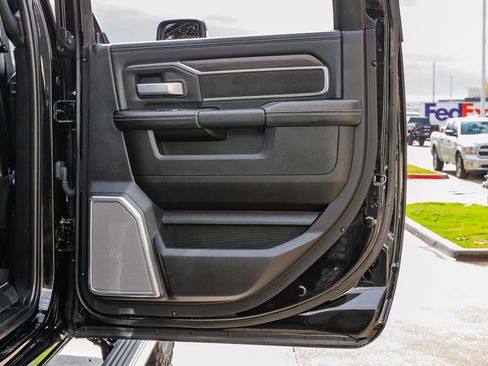 Used 2025 RAM 3500 Laramie image 40