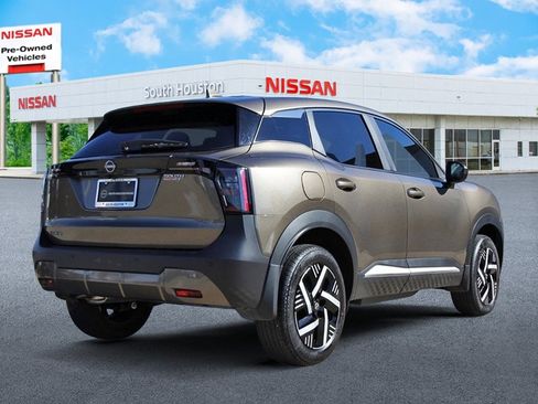 Used 2025 Nissan Kicks SV image 4