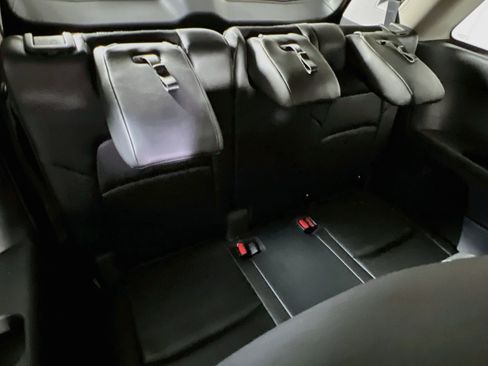 Used 2023 Nissan Pathfinder SL w/ Black Appearance Package AWD/4WD image 26