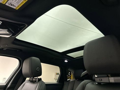 New 2026 Land Rover Range Rover Velar Dynamic SE image 19