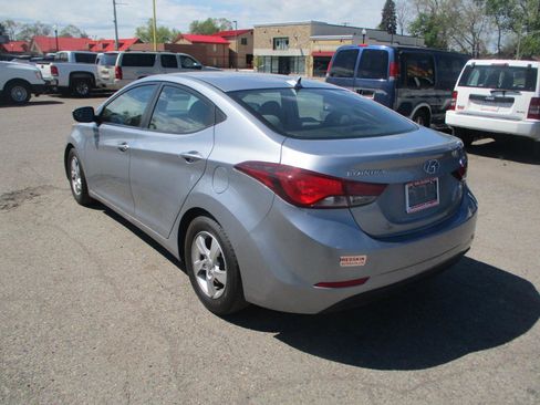 Used 2015 Hyundai Elantra SE FWD image 4