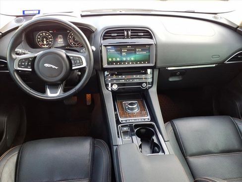 Used 2020 Jaguar F-PACE Prestige image 4