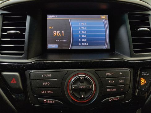 Used 2016 Nissan Pathfinder SV AWD/4WD image 25