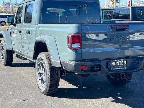 New 2026 Jeep Gladiator Sport AWD/4WD image 5