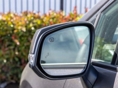 Used 2024 Toyota Sienna Platinum image 19