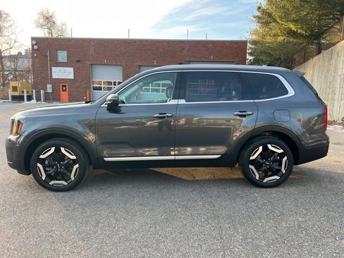 Used 2024 Kia Telluride S w/ S Sunroof Package image 2