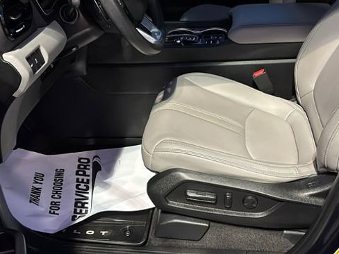 Used 2023 Honda Pilot Touring image 25