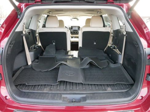 Certified 2021 Toyota Highlander XLE image 18