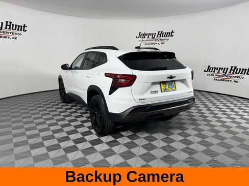 Used 2025 Chevrolet Trax ACTIV w/ Sunroof Package image 9