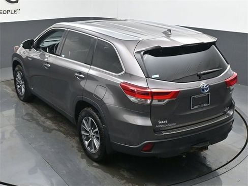Used 2019 Toyota Highlander XLE image 42