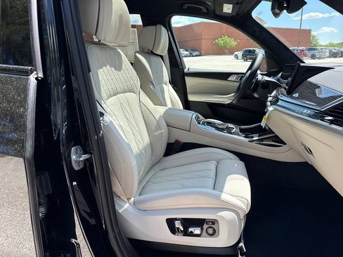 Used 2027 BMW X7 xDrive40i w/ M Sport Package AWD/4WD image 31