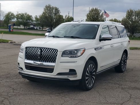 Certified 2024 Lincoln Navigator Black Label AWD/4WD image 3