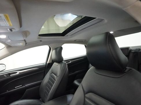 Used 2017 Ford Fusion SE w/ Fusion SE Technology Package FWD image 32