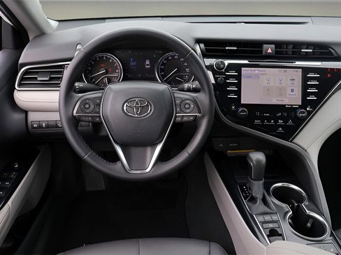 Certified 2020 Toyota Camry XLE image 12