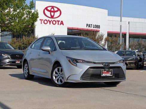 Used 2024 Toyota Corolla LE image 2