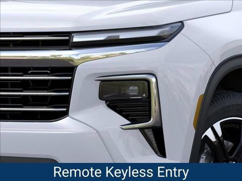 New 2027 Chevrolet Traverse LT w/ Sun and Wheel Package FWD image 11
