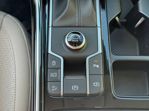 Used 2025 Kia Sorento SX FWD image 52