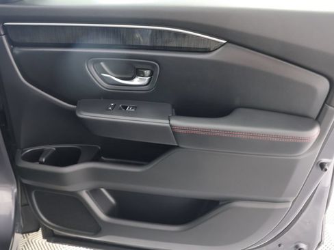 Used 2025 Honda Pilot Black Edition image 32