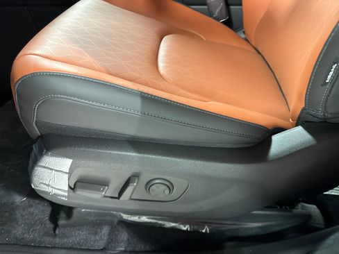 New 2026 Kia Carnival EX FWD image 13