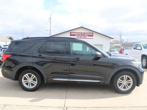 Used 2022 Ford Explorer XLT AWD/4WD image 1
