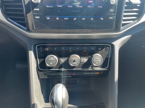 Used 2022 Volkswagen Atlas Cross Sport SE image 29