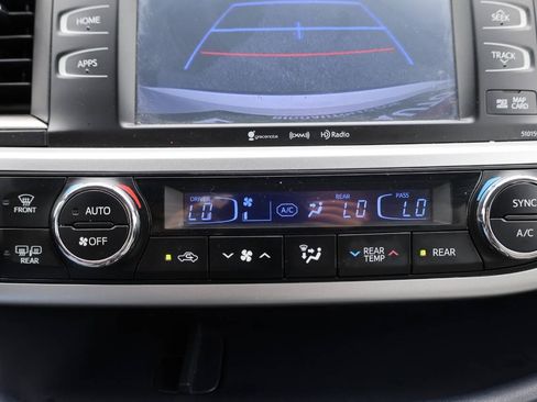 Used 2016 Toyota Highlander XLE AWD/4WD image 23