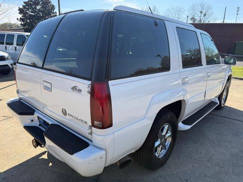 Used 2000 Cadillac Escalade 4WD image 5