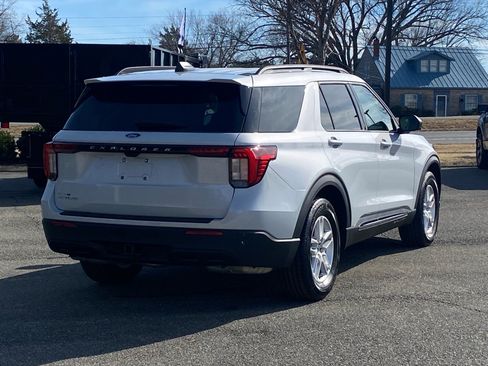 Used 2025 Ford Explorer Active image 4