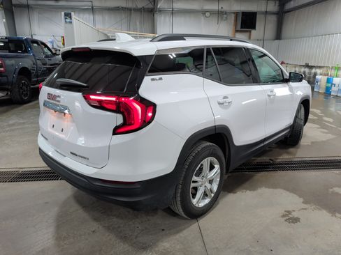 Used 2018 GMC Terrain SLE w/ Infotainment Package I AWD/4WD image 3