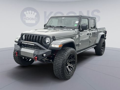 Used 2021 Jeep Gladiator Overland w/ Popular Equipment Package AWD/4WD image 1