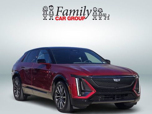 Used 2025 Cadillac Lyriq Sport AWD/4WD image 2