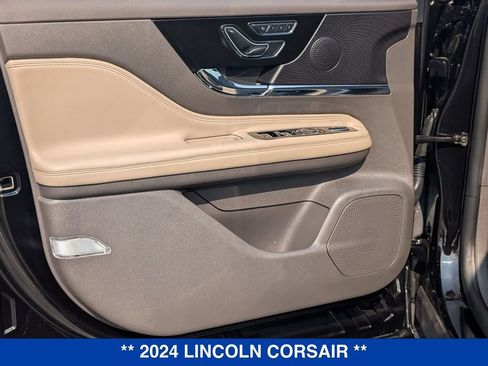 Used 2024 Lincoln Corsair AWD image 11