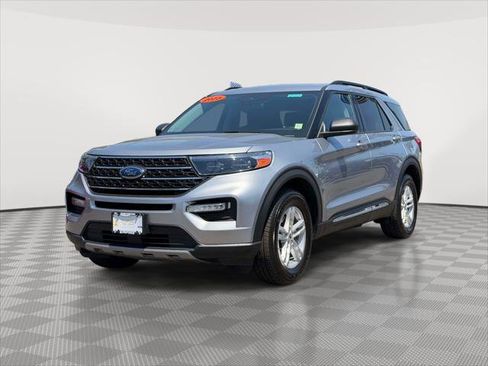 Used 2022 Ford Explorer XLT w/ Equipment Group 202A AWD/4WD image 2