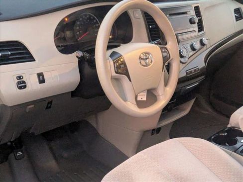 Used 2011 Toyota Sienna LE image 10