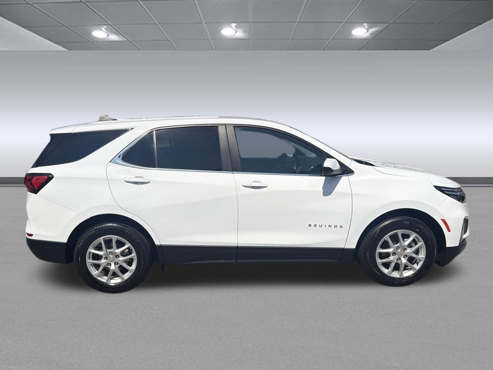 Used 2024 Chevrolet Equinox LT AWD/4WD image 2