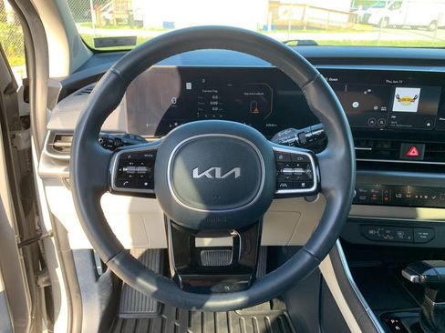 Used 2025 Kia Carnival SX w/ SX Dark Edition Package FWD image 30
