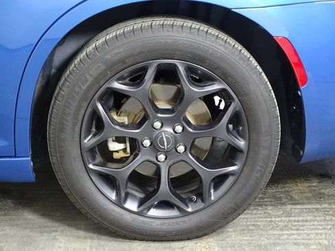 Used 2022 Chrysler 300 Touring w/ Sport Appearance Package image 41