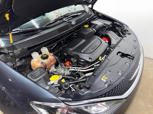 Used 2020 Chrysler Pacifica Touring-L image 50