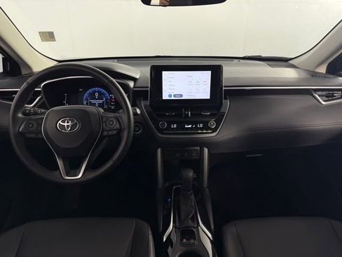 Used 2023 Toyota Corolla Cross XLE image 24
