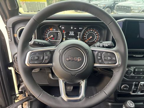 New 2026 Jeep Wrangler Unlimited Sahara AWD/4WD image 10