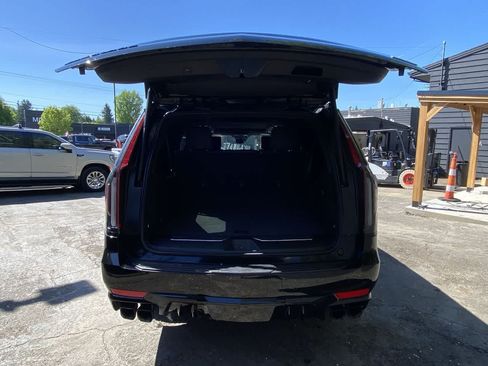 Used 2024 Cadillac Escalade ESV V w/ LPO, ONYX Package AWD/4WD image 29