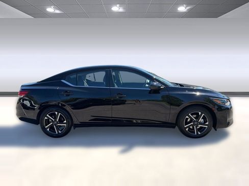 Used 2025 Nissan Sentra SV FWD image 8
