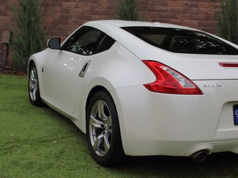 Used 2009 Nissan 370Z Touring RWD image 27