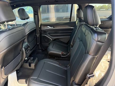 New 2026 Jeep Grand Cherokee L Limited w/ Limited Altitude Package AWD/4WD image 25