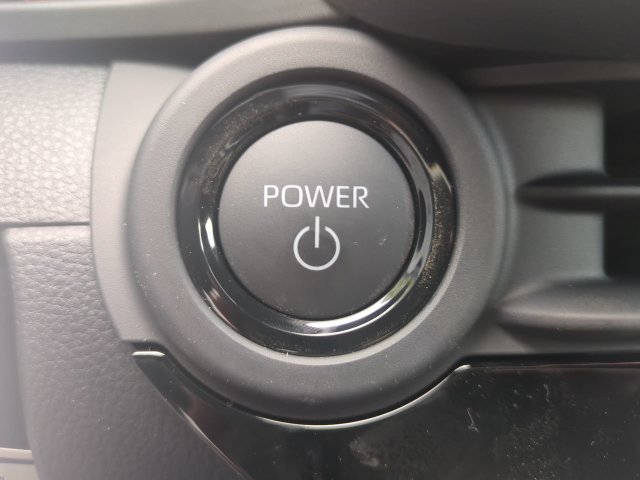 Used 2025 Toyota Crown AWD/4WD image 27