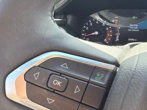 Used 2024 Jeep Compass Latitude w/ Sun and Sound Group AWD/4WD image 17